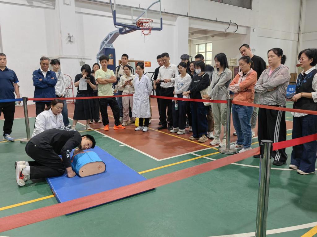 公司开展 AED 急救培训 筑牢校园安全防线